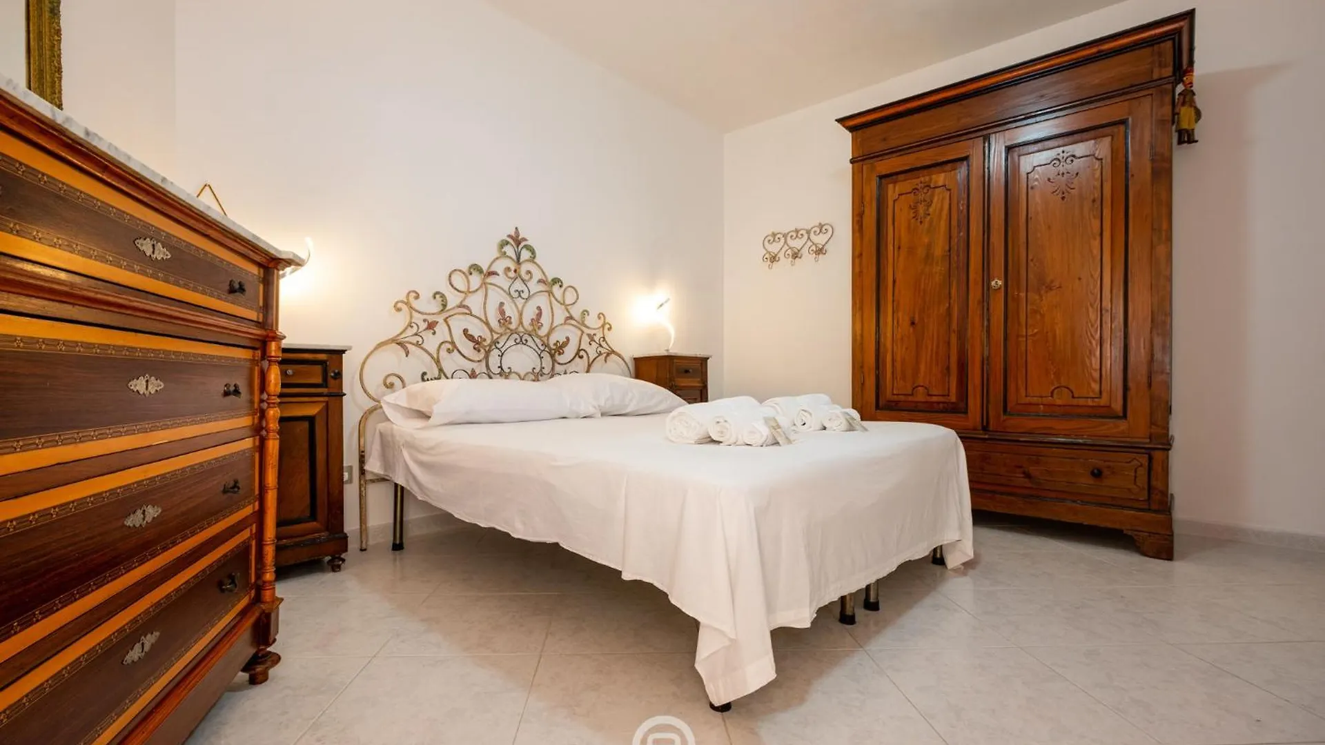 Beachside Mermaid Apt Alghero İtalya
